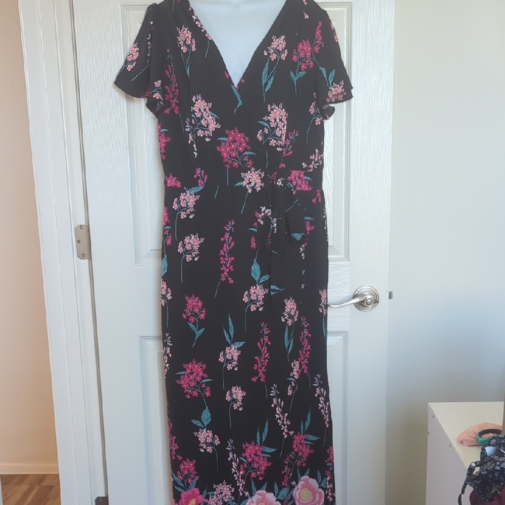 Elegant Black and Pink Wrap Maxi Dress with Flutter Sleeves